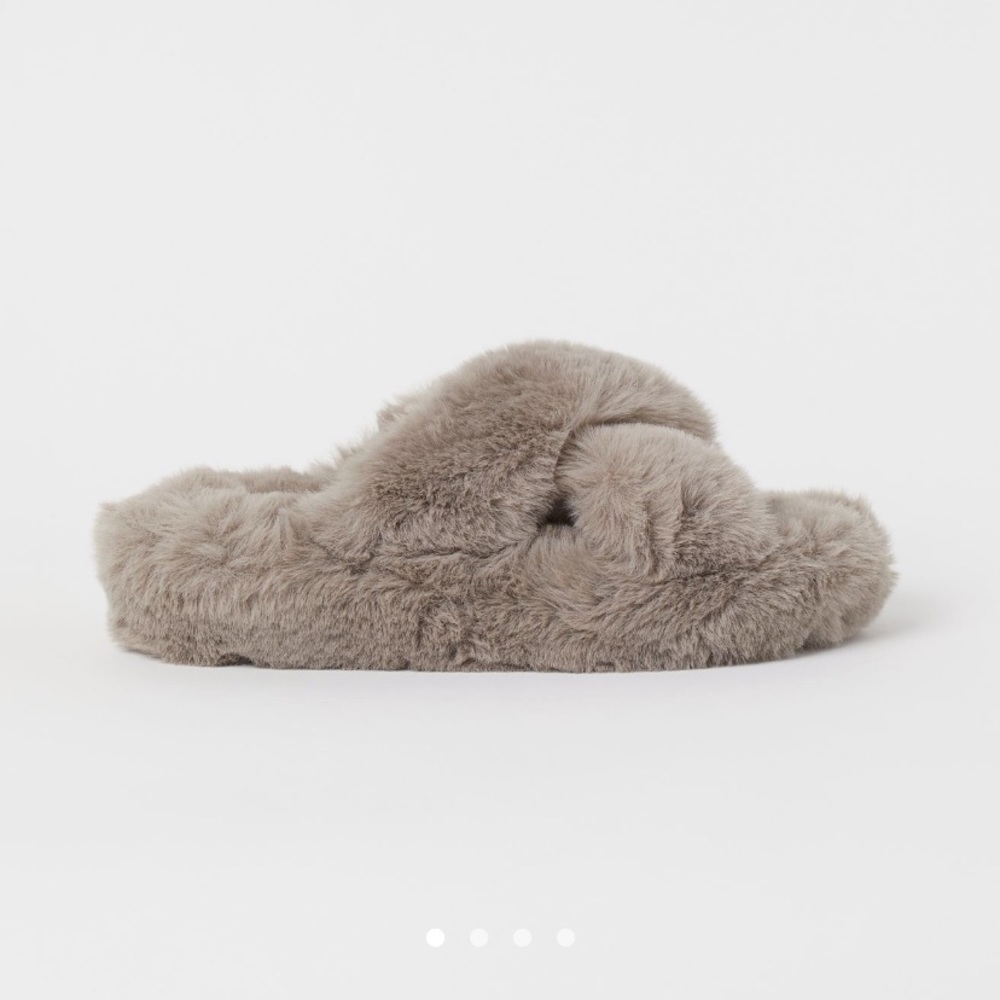 H&M Faux fur slippers